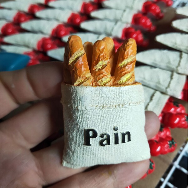Realistic three dimensional food play