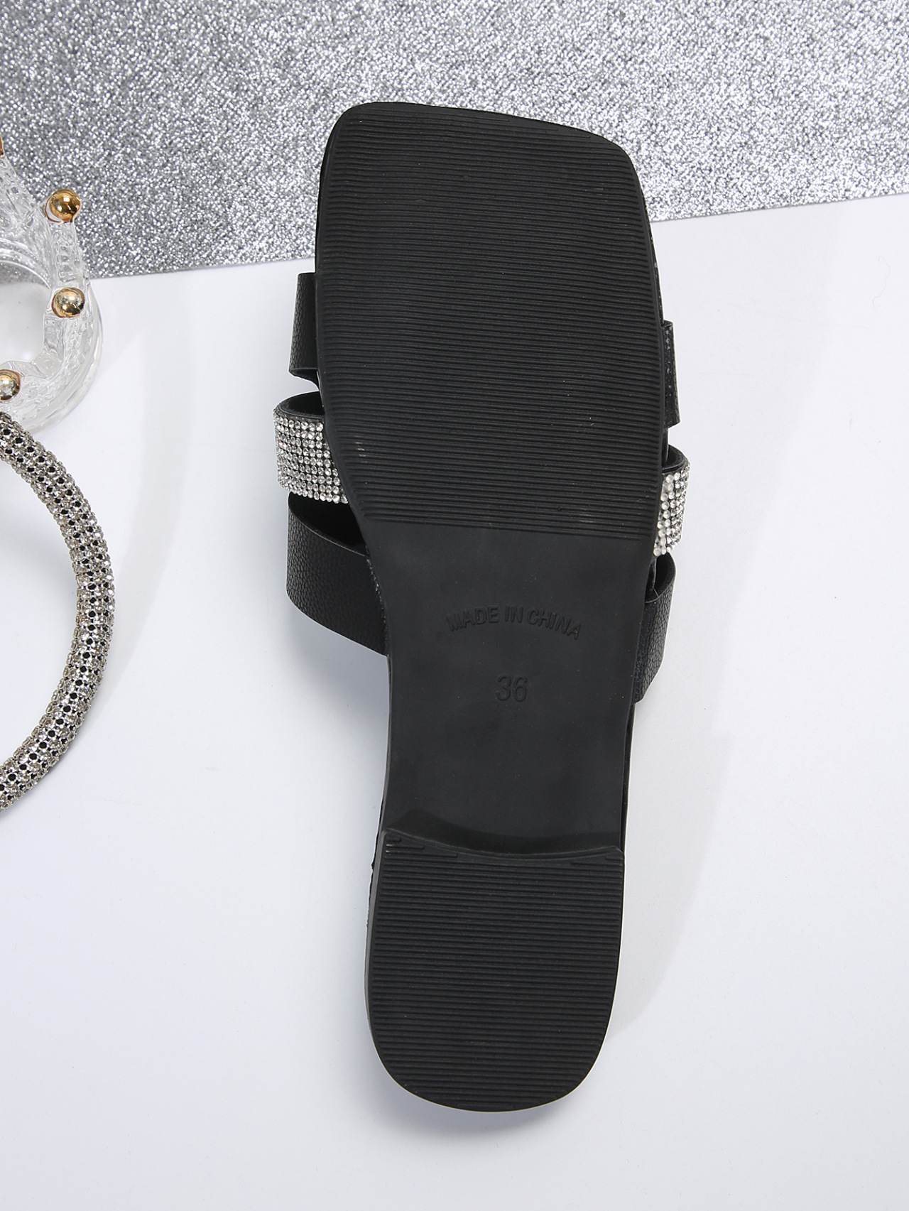 Große Diamant-Flip-Flops mit quadratischer Spitze für Damen im Frühjahr 2024, modisch für Outdoor-Kleidung, Damensandalen und Strand_voghion.com