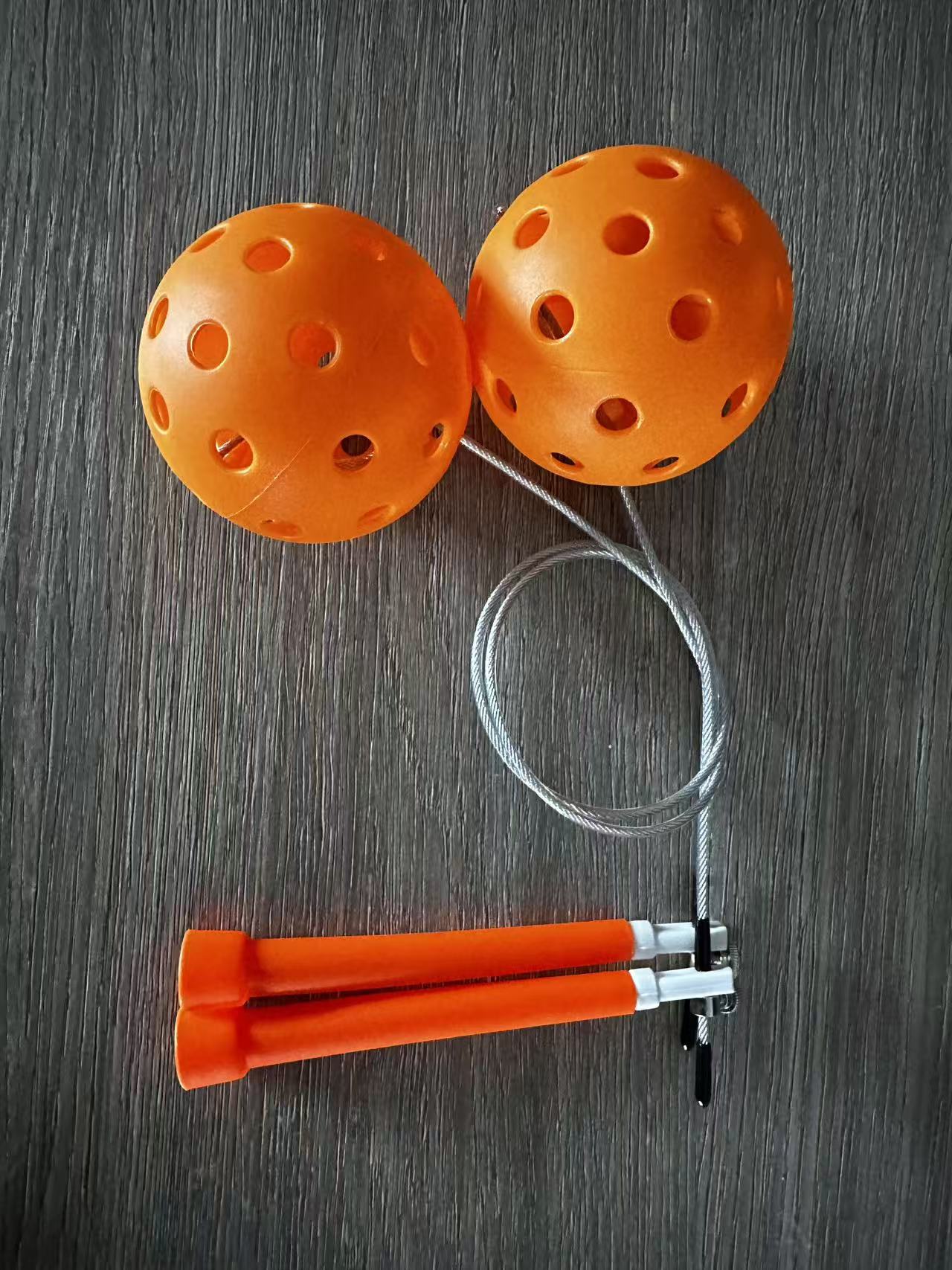 Cuerda de saltar de velocidad de plástico de diez colores con cable de acero PVC para preparación de exámenes, entrenamiento de velocidad, fitness y cabezal blanco universal.