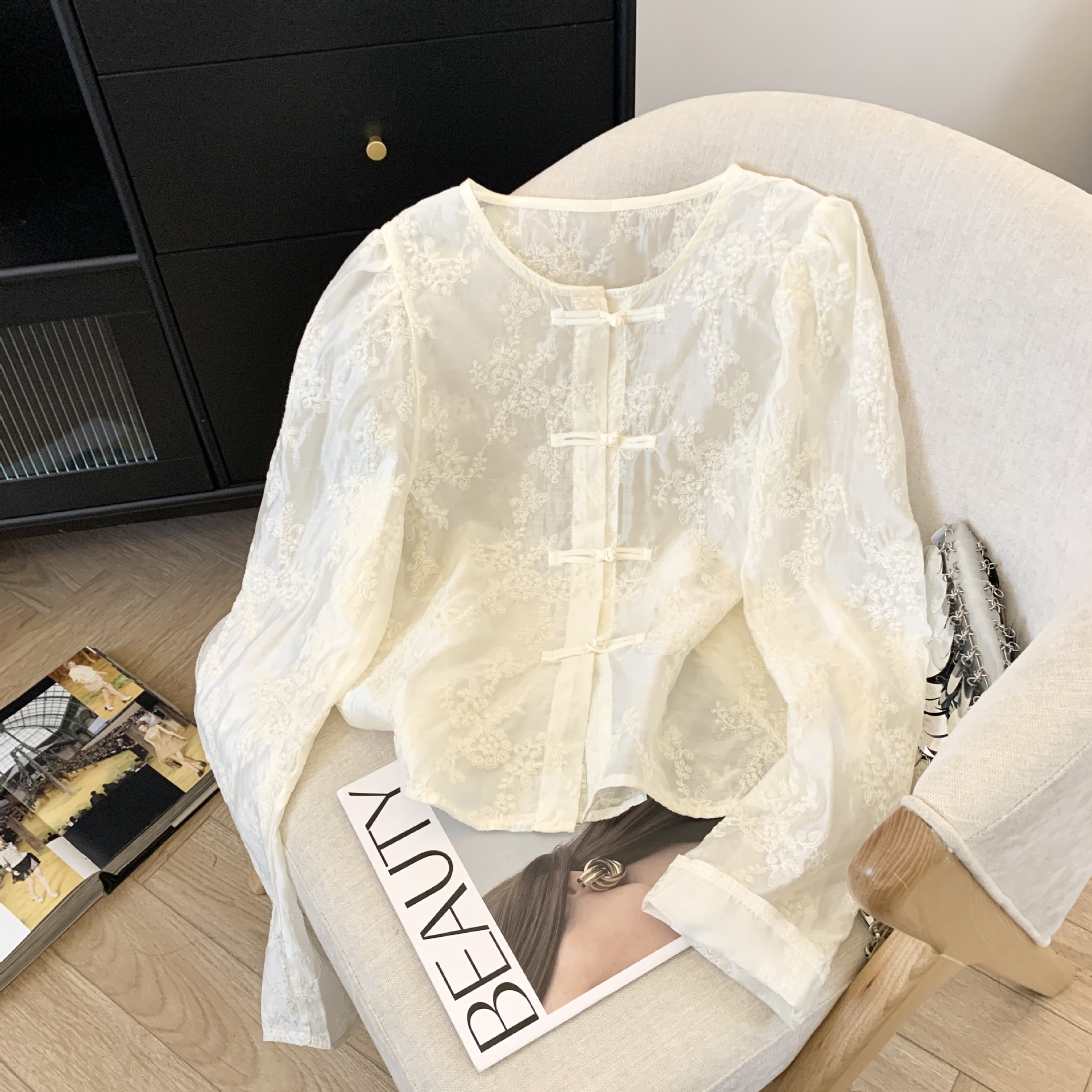 Real shot 24 Spring National style new lace shirt women's court style buckle embroidered pleated long sleeve shirt high-grade