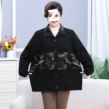 妈妈秋装外套长袖洋气上衣大码宽松中老年女春秋奶奶牛仔外衣翻领