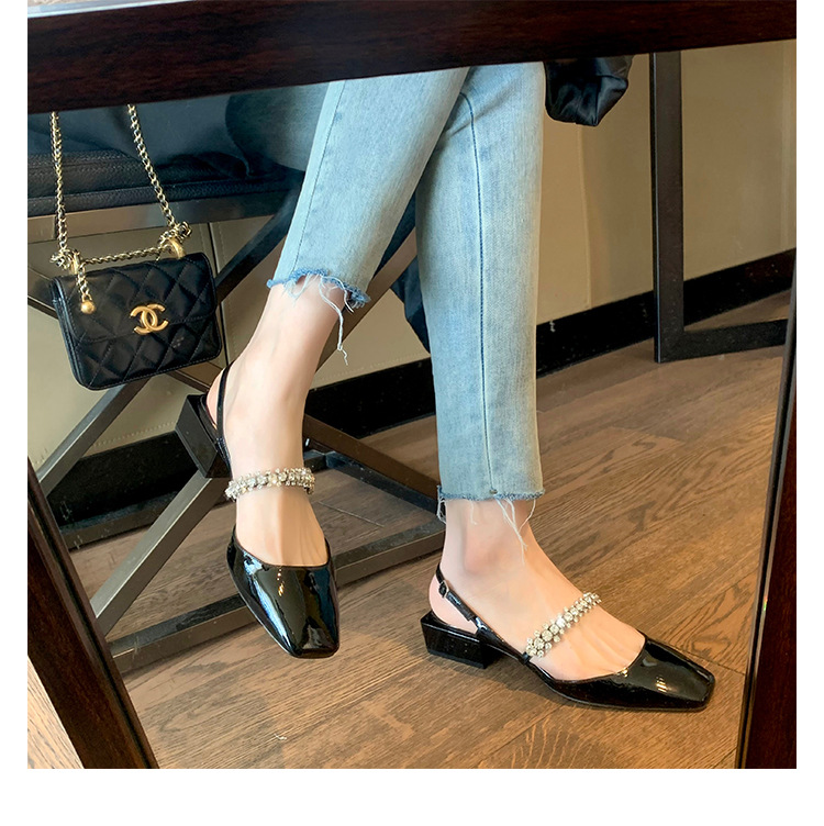 Grava Madre primavera y verano con una palabra de diamante de taladro con cabeza cuadrada hueca trasera, boca poco profunda, tacones gruesos, sandalias Marizhen para mujeres