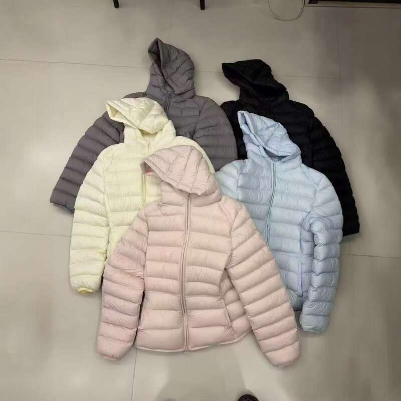 2026 Autumn/Winter New Korean Style Lightweight Hooded Down Jacket for Women, Short Slim Fit, 90% White Duck Down Coat, Fashionable and Versatile 2026 Autumn/Winter New Korean Style Lightweight Hooded Down Jacket for Women, Short Slim Fit, 90% White Duck Down Coat, Fashionable and Versatile