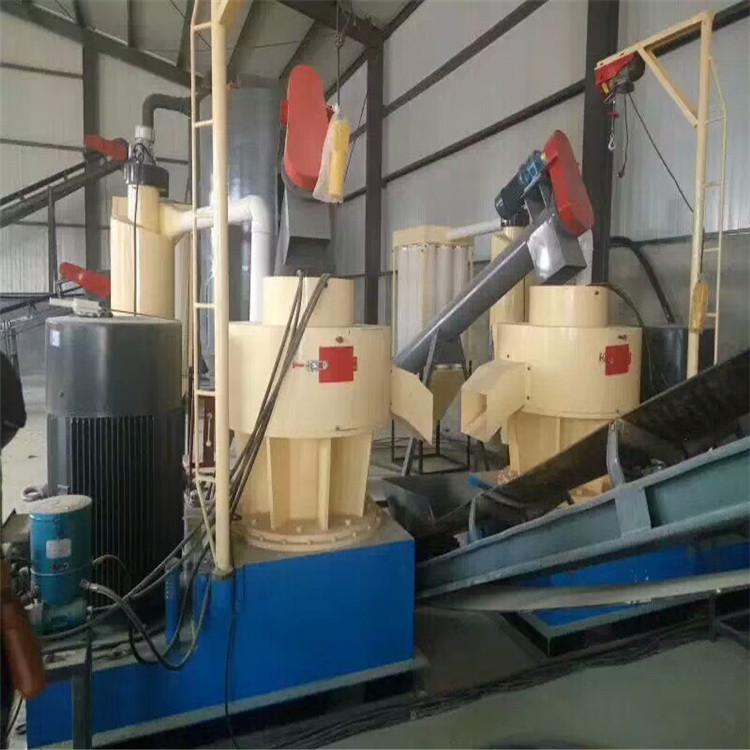 260卧式锯末颗粒机 山东环模制粒机 稻壳粉碎搅拌自动进料造粒机