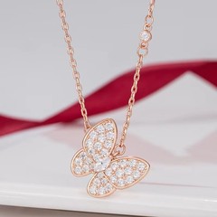 Douyin 高品質ナチュラルホワイトマザーオブパールバタフライネックレス女性インターネットセレブライト高級気質フルダイヤモンドフラッシュバタフライ鎖骨チェーン