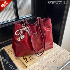 大容量红色通勤包包女式新款婚包结婚新娘包感单肩托特包