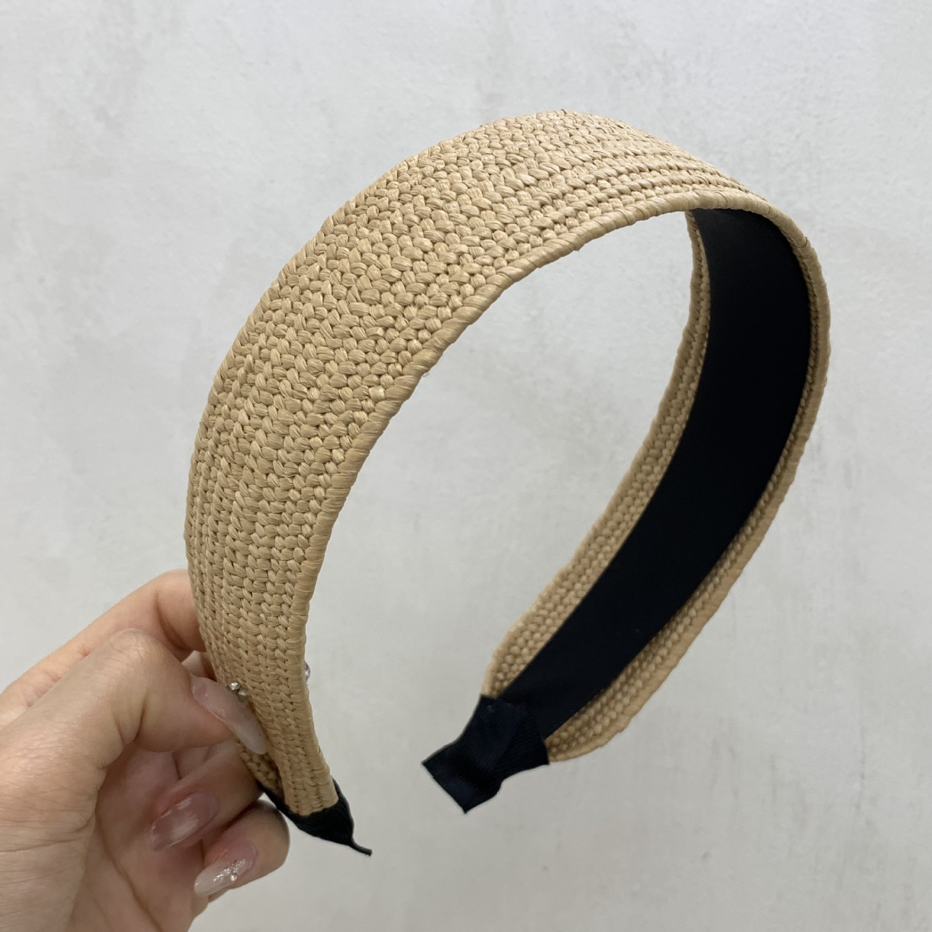 Estilo de vacaciones de verano coreano, patrón geométrico de paja a juego, tablero de luz de contraste de color, diadema de ratán