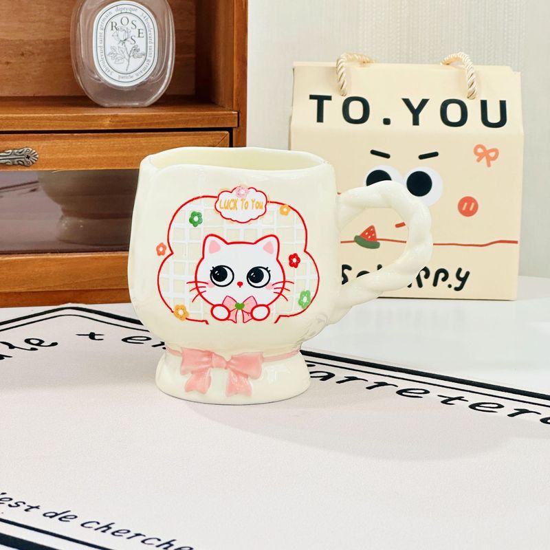 かわいい漫画の陶磁器の杯の蝶結びの高い足のコップの高い顔の値のマグカップの学生の手の贈り物の少女の心|undefined