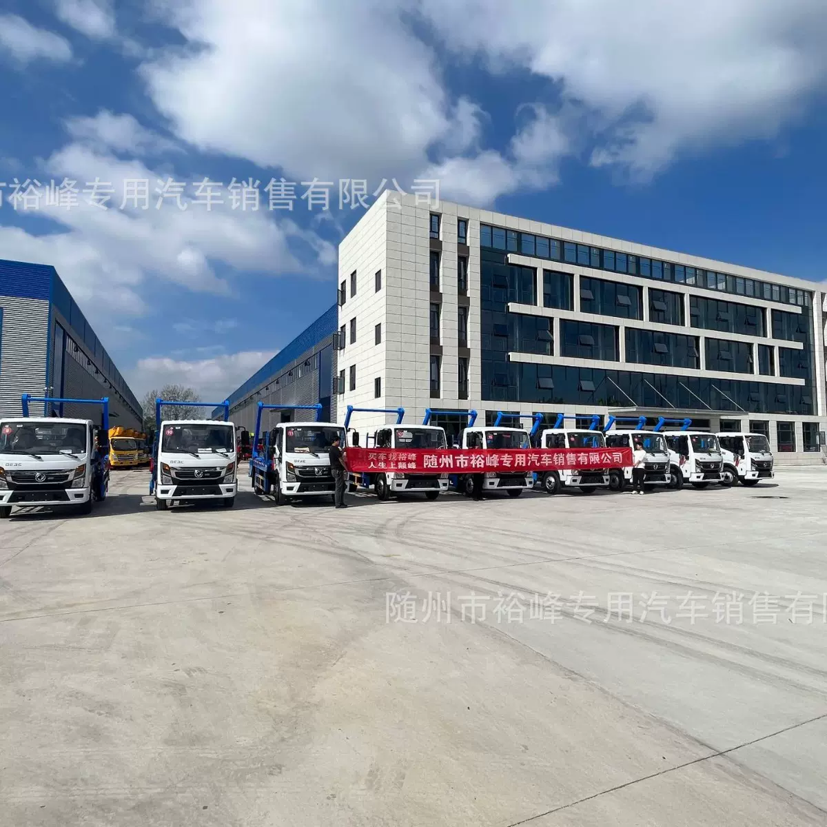福瑞卡上蓝牌摆臂式垃圾车价格 适用4立方的垃圾斗 可进市区行驶
