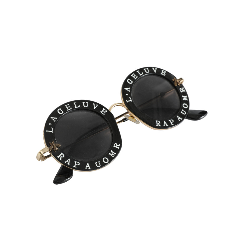 Sala de modelo verde sala de vestuario vestuario moderno simple mesa de maquillaje combinación de decoración caja de almacenamiento de vestido de cena