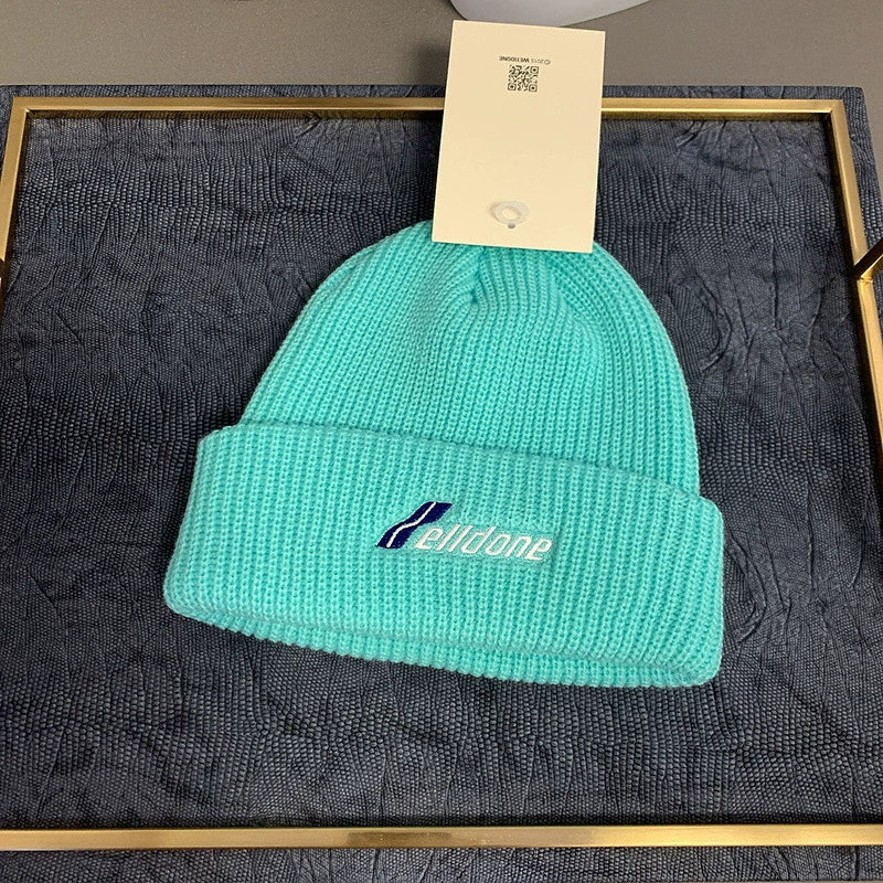 Keep warm fashionable woolen knitted hat for leisure for men and women, Korean style, with embroidery