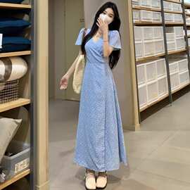 蓝色v领碎花连衣裙子女新款秋季法式小个子甜美收腰气质长裙