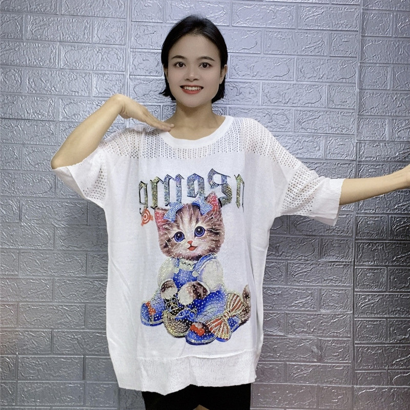 Γυναικείο μακρύ γυναικείο μπλουζάκι με στρογγυλή λαιμόκοψη και διαμάντια, σε πωλήσεις, για το καλοκαίρι._voghion.com