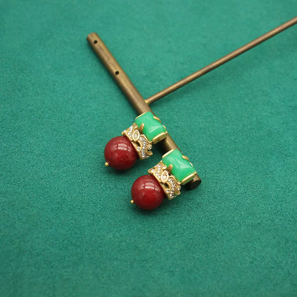 复古中古风耳饰绿方红玛瑙石头耳钉日常轻奢小众设计感女耳钉新年