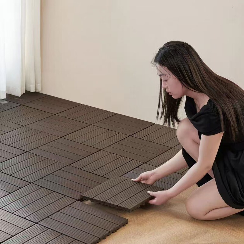 Plastic flooring manufacturer installs outdoor balcony flooring, patio renovation, self-laying composite wood-plastic flooring for outdoor use Plastic flooring manufacturer installs outdoor balcony flooring, patio renovation, self-laying composite wood-plastic flooring for outdoor use