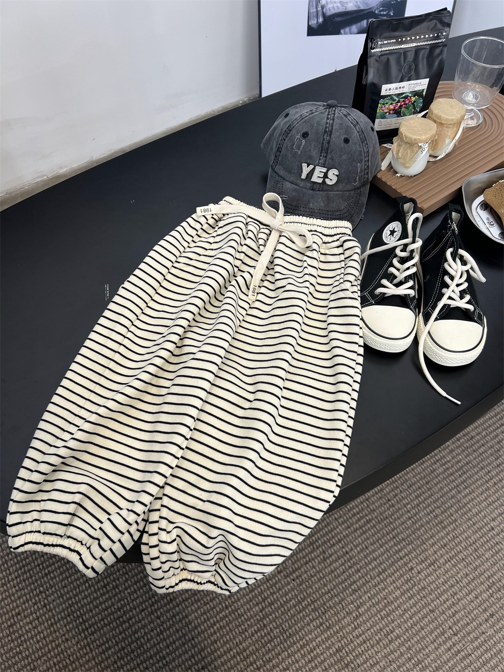 Primavera alla moda per ragazzi e ragazze sanitari 2024 per bambini versatili americani pigri leggings pantaloni sportivi a righe_voghion.com