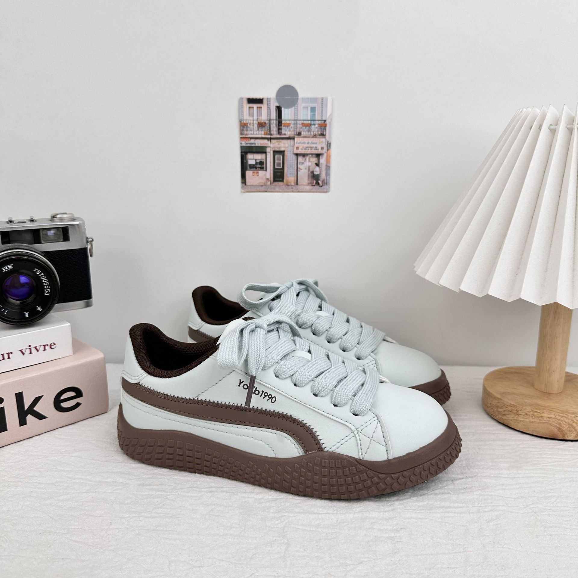 Yuanbo coreano zapatos de skate casuales para mujeres 2025 nuevos zapatos blancos de suela gruesa de moda versátil zapatos de pan de nicho