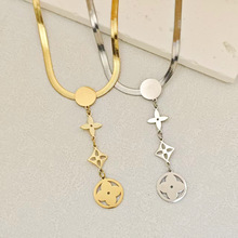 ����ɫ�����\�����~����Ů���K�߹ǵ�Ƭ�i��朕r�к��s�߼���