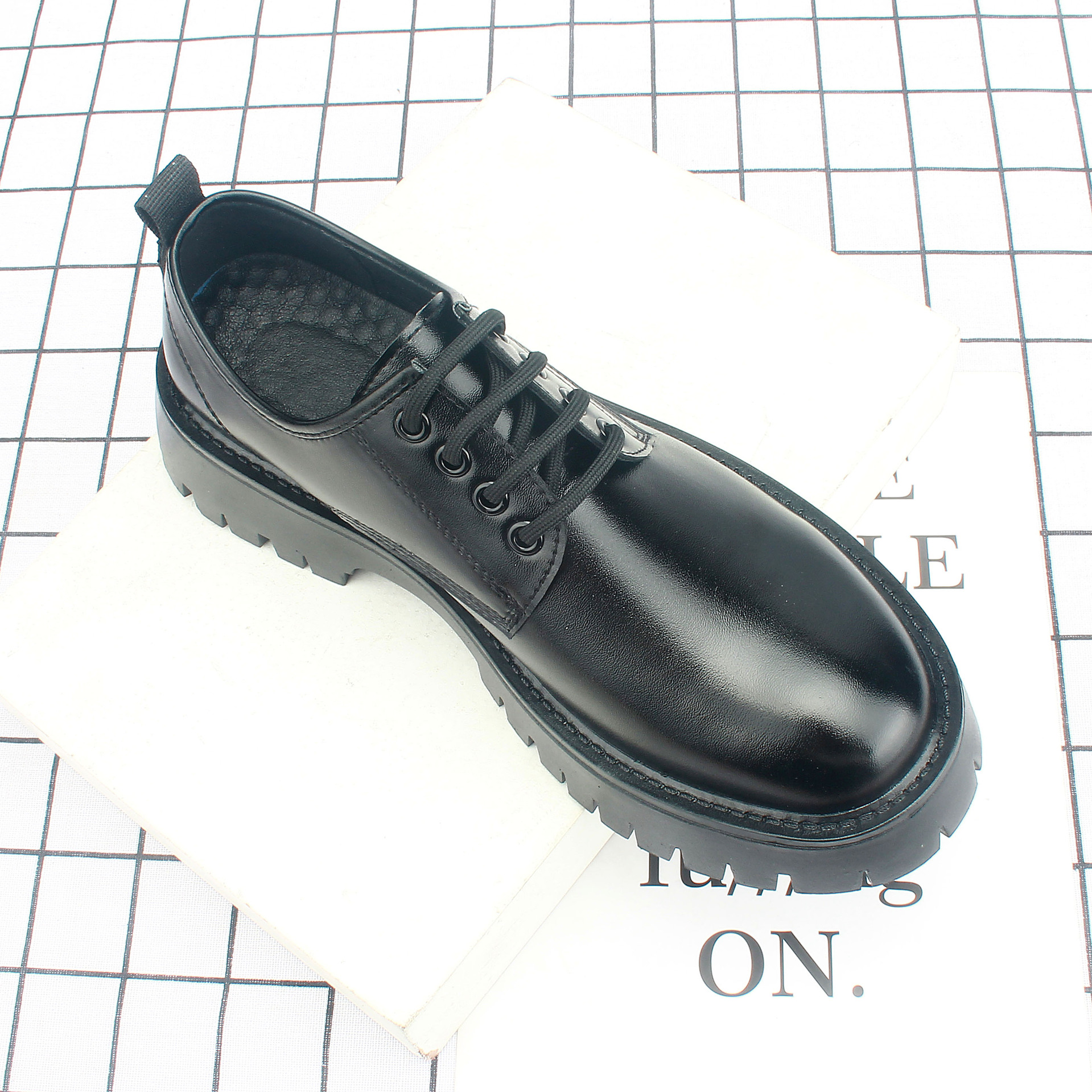 Ӣ�׷�Բͷ����ɫСƤЬ�п������ͷ����ѥ�Ͱ�۷糱����Ь381