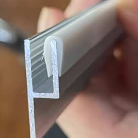 灯箱切花片刀防护直塞条平头H码龙骨灯箱白色PVC胶条厂家