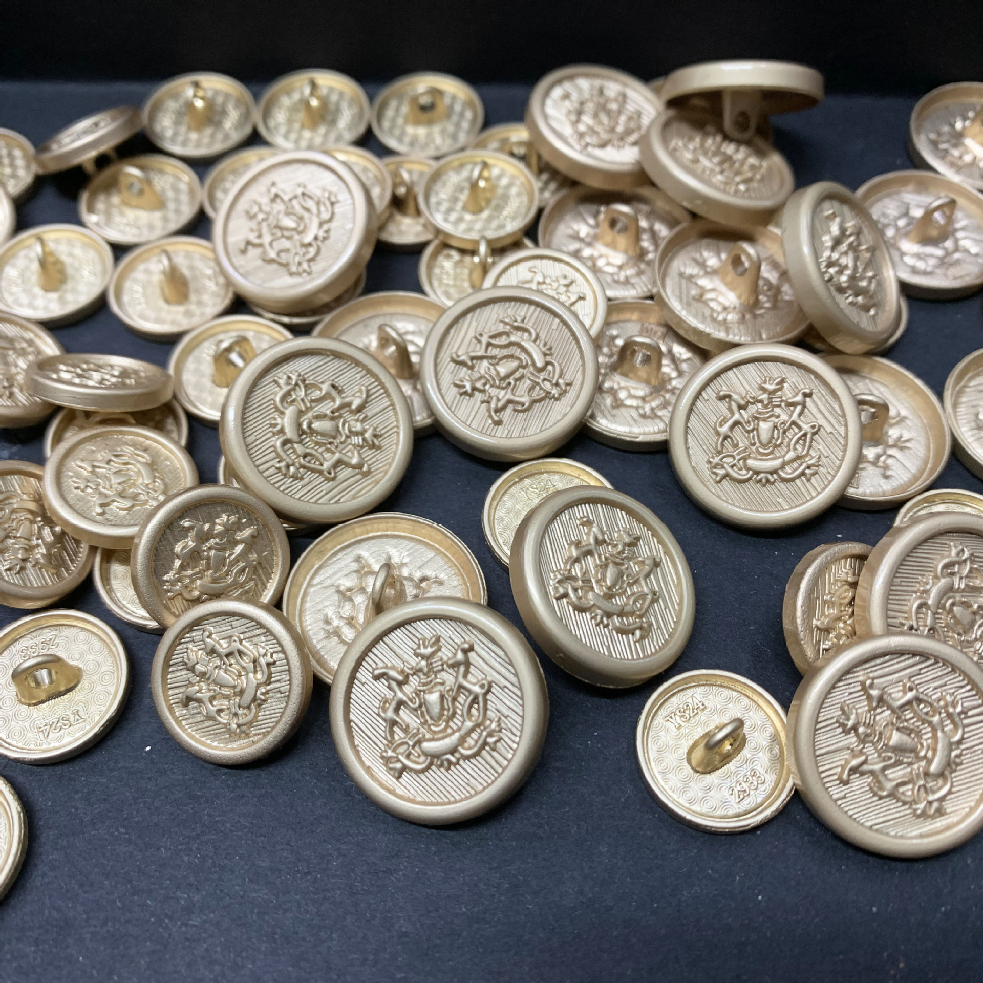 厂家现货 JK制服手缝金属纽扣 高脚可定制风衣外套百搭合金扣子