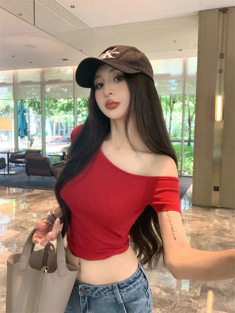 复制_性感辣妹斜领露肩短袖T恤女夏季不规则修身.jpg