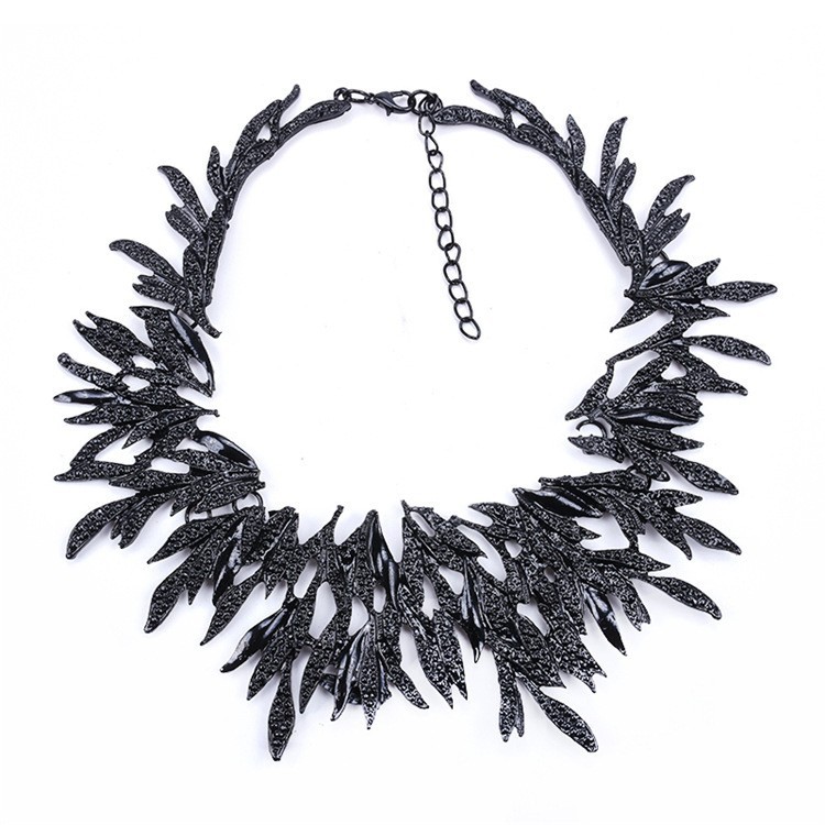 retro short necklace