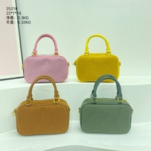 个性压花小熊包可爱维尼单肩斜包外贸热销小方包高级感手提女包