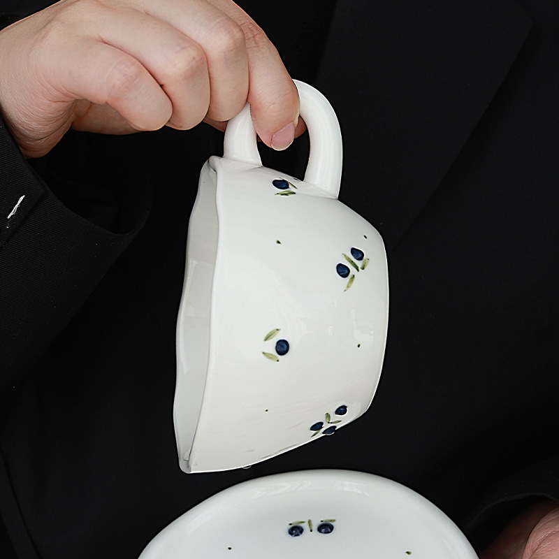 Ins mano pellizco taza de café de frutas taza de cerámica retro taza de café de cereza plato encantador corazón de una niña plato de menú de la tarde