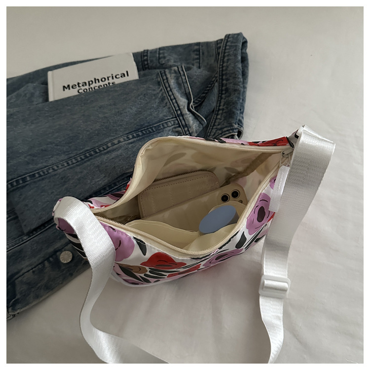 2025 Korean-style laid-back crossbody bag new versatile commuting dumpling bag, large-capacity commuting single-shoulder bag for women undefined