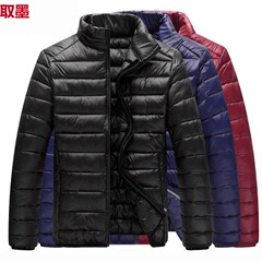 2023冬の大きいサイズの男性の立襟の綿服の短いタイプの薄い綿の服の作業服は肥料の小さい綿入れの冬服のコートをプラスします。