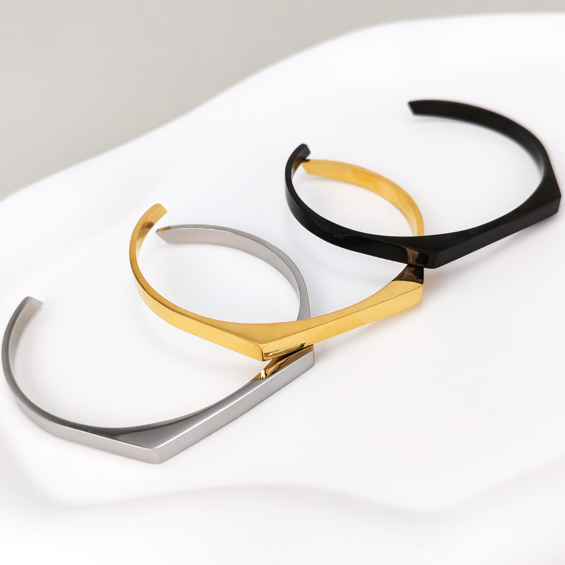 European and American Fashion Simple Style Geometric Titanium Steel Bracelet for Women Retro C-Shaped Opening Adjustable Stainless Steel Bracelet Wholesale