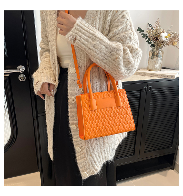 Leisure for women 2024 new item, niche simple diamond grid handbag, fashionable and popular single shoulder crossbody_voghion.com