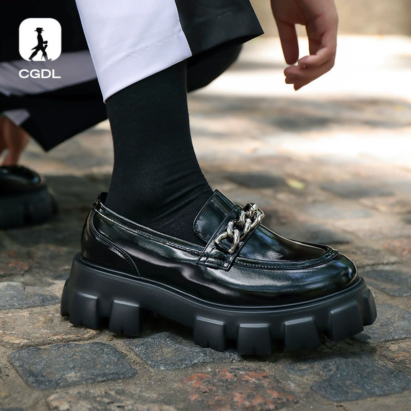 Британские повседневные кожаные туфли на толстой подошве, мужские кожаные деловые мужские туфли нового стиля 2022 года, лоферы с круглым носком для мужчин