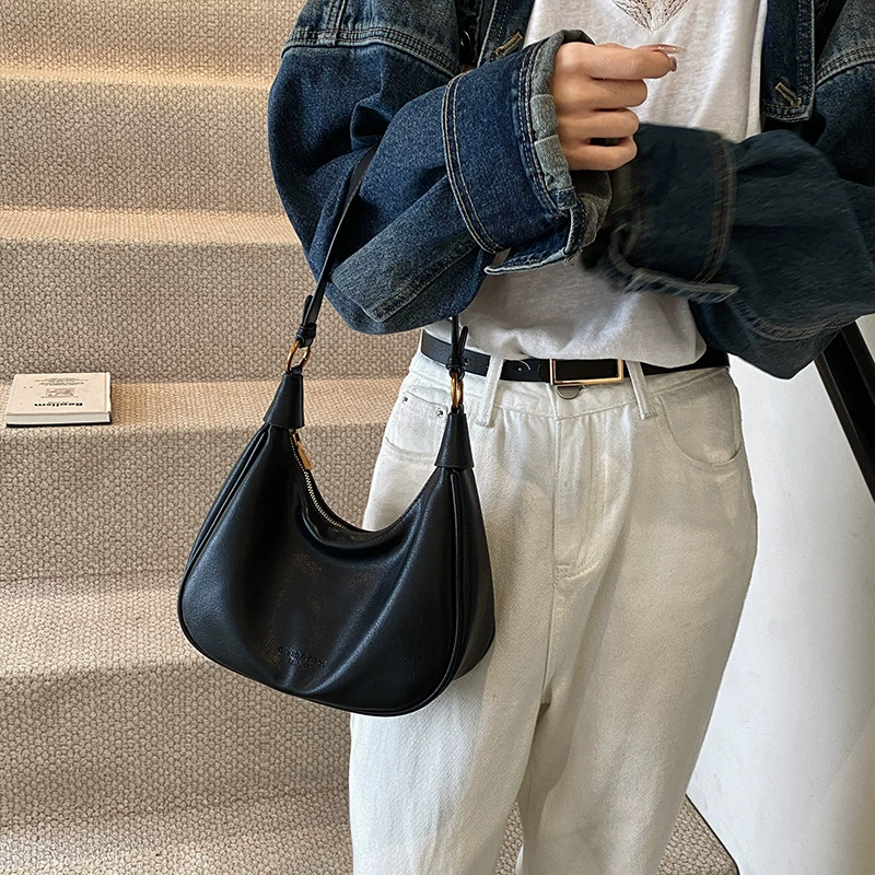 Capacious autumn shoulder bag, underarm bag, one-shoulder bag, Korean style, trend of season