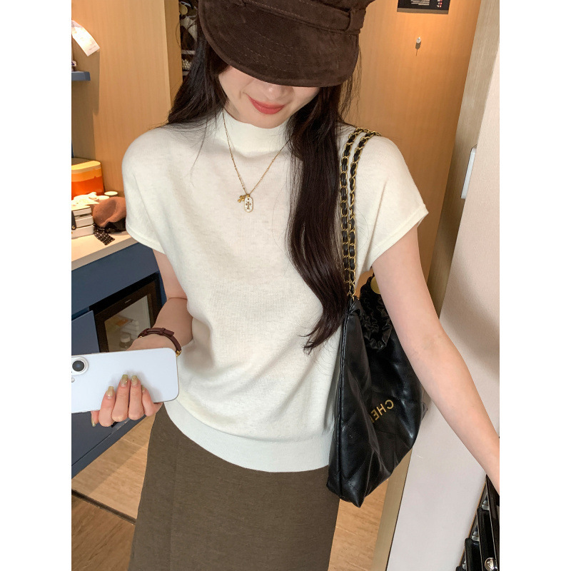 Short Sleeveless Turtleneck Knit Sweater for Women, Summer Slim Fit, Stylish Design, Waist-Cinching, High-End Feel Top Short Sleeveless Turtleneck Knit Sweater for Women, Summer Slim Fit, Stylish Design, Waist-Cinching, High-End Feel Top