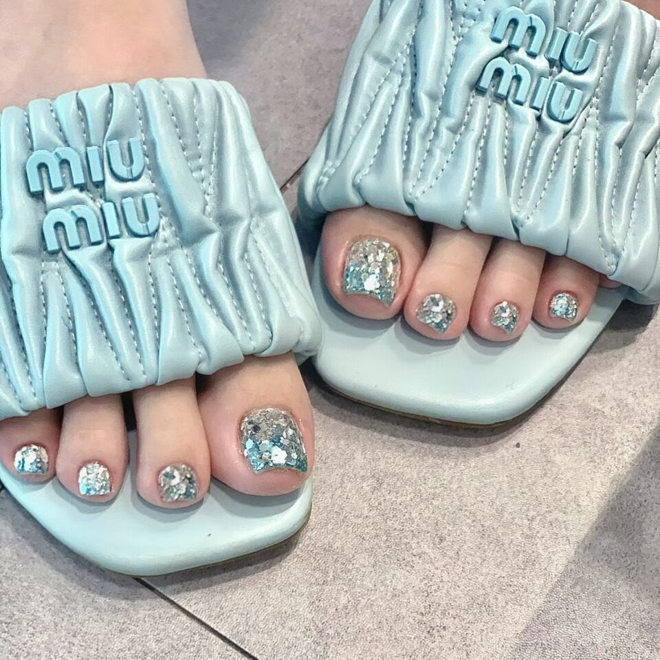 12 piezas manuales puras de uñas de pie fototerapia de verano de uñas de pie sequinilla roja productos terminados al por mayor blanqueamiento