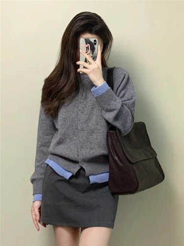 Grey False Two-Piece Knit Cardigan Jacket for Women, Autumn Korean Version, Relaxed Style Overcoat, Design-Sensitive Contrast Color Top