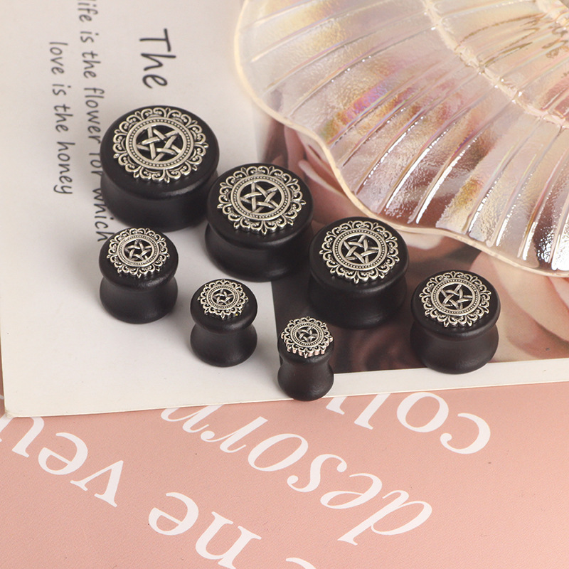 Pointed titanium steel lip stud product view