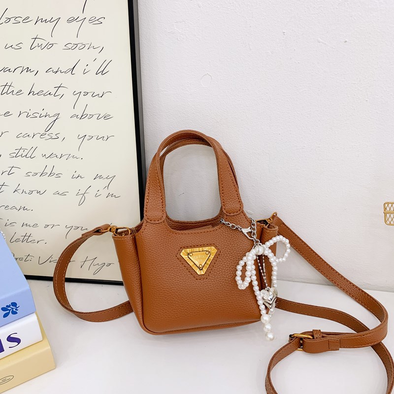 펜던트가 없는 818 브라운 싱글백