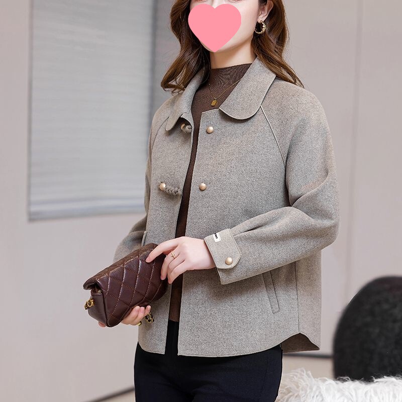 ファッションの短い両面の毛のコートの女性のゆったりした大きいサイズの婦人服の秋冬は厚くなります。|undefined