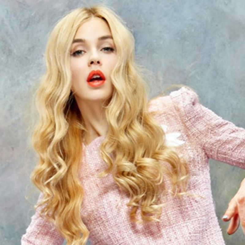 Wig Women's Full Head Golden Yellow Mid-Split Bangs Large Wave Long Curly Hair Realistic Full-Top Cross-Border Explosion Wig Headgear