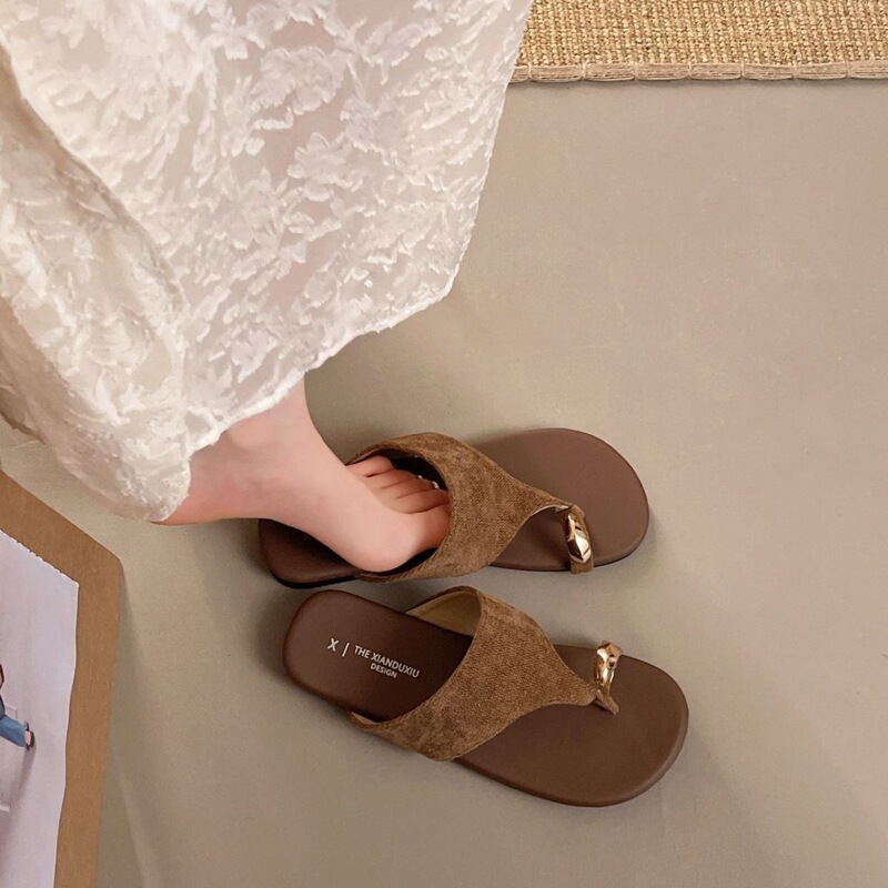 Stunning and comfortable beach sandals for women, perfect for summer, stylish and super popular, versatile with a soft sole and delicate design Stunning and comfortable beach sandals for women, perfect for summer, stylish and super popular, versatile with a soft sole and delicate design
