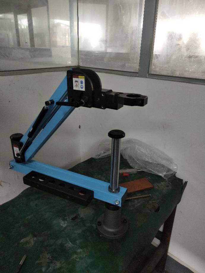 Brazo mecánico de brazo de tornillo de bloqueo automático de soporte de máquina de pulido de soporte de torsión de pinza