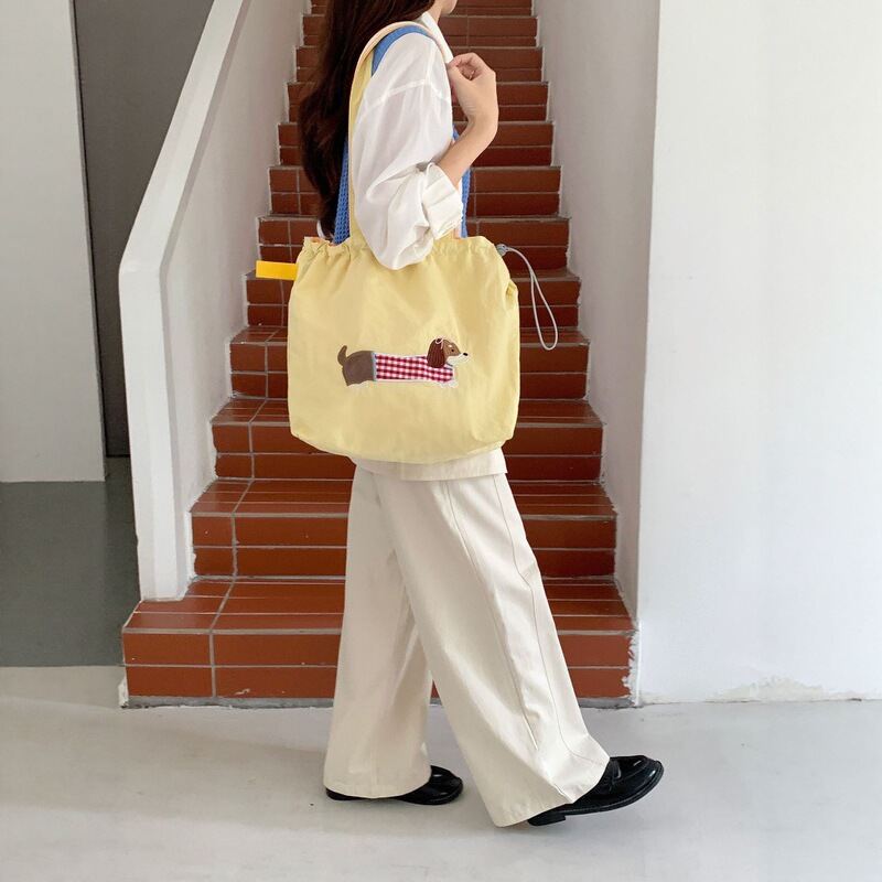 2026 New Summer Style Single-Shoulder Canvas Bag, Cute Cartoon Embroidered Crossbody Bag, Casual and Relaxed Drawstring Tote Bag 2026 New Summer Style Single-Shoulder Canvas Bag, Cute Cartoon Embroidered Crossbody Bag, Casual and Relaxed Drawstring Tote Bag
