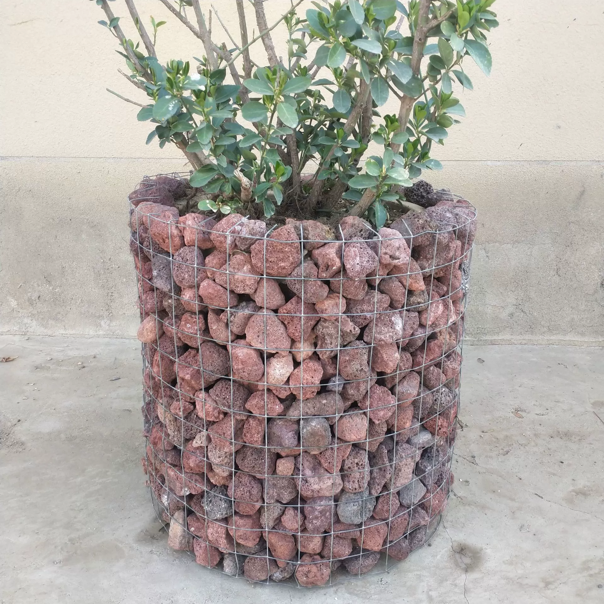 Оптовая продажа вулканического камня для ландшафтного дизайна и черного/красного вулканического камня для очистки и фильтрации сточных вод.