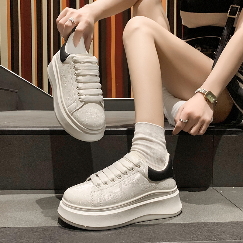Platform Platform Sneakers 2024 Spring New Printed Single-layer Shoes Korean Style Small Height Increasing White Casual Shoes Fashionable Shoes for Students