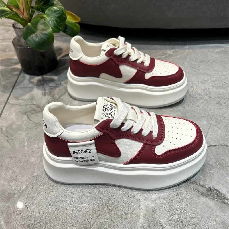 2024 nuevos zapatos de primavera y otoño pequeños zapatos blancos de nicho de diseño de zapatos deportivos de suela gruesa zapatos pequeños altos