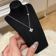 赤い本の爆発金は簡単なアンドロメダのネックレスの女性の軽豪華なドリルの大衆の高級感の軽贅沢な鎖の新製品に合う