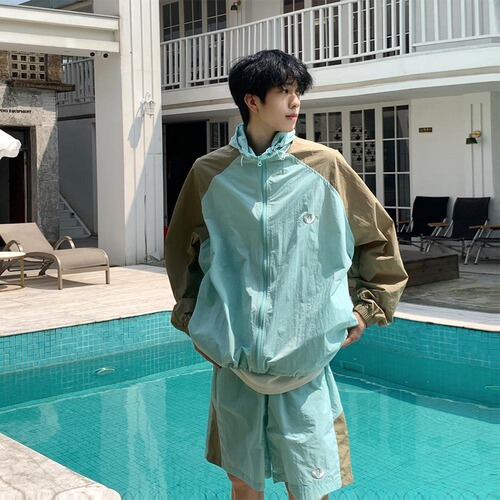 Light luxury casual sunscreen set for men, summer sunscreen top and shorts set, matching a pair of American streetwear outdoor two-piece set